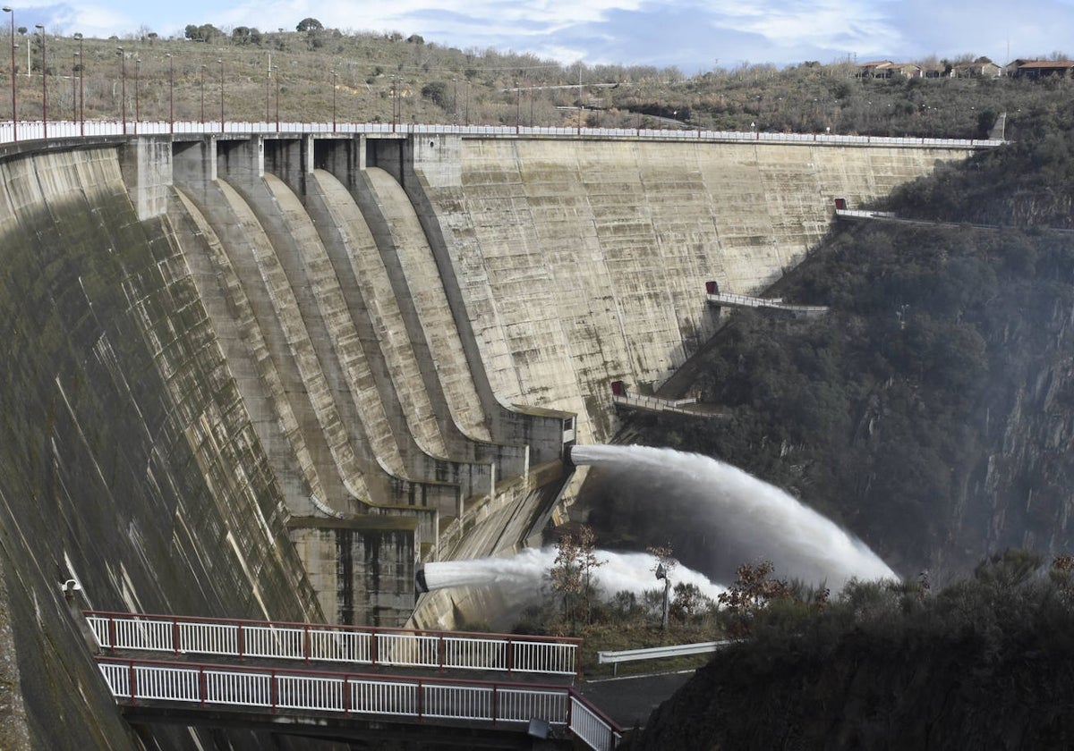 Imagen de la presa de Irueña