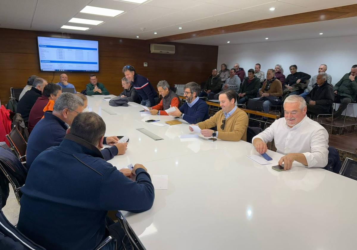 Agricultores y compradores, en la mesa de cereal.