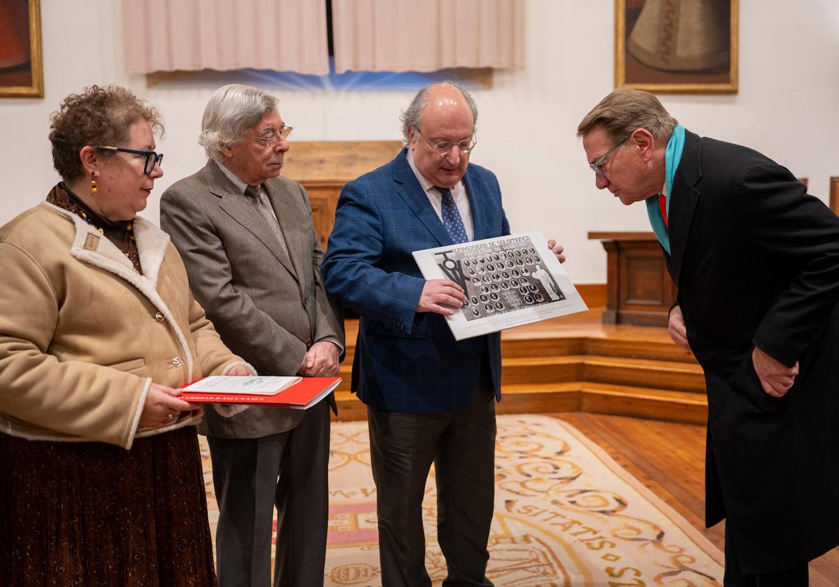 Recibimiento al periodista de la BBC y expolítico británico, Michael Portillo.