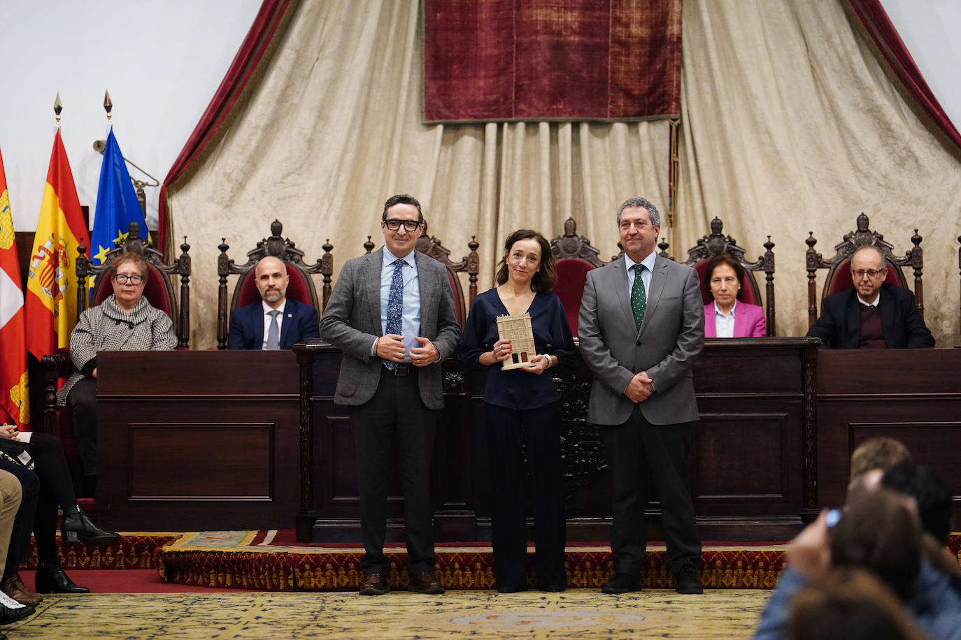 La Universidad rinde homenaje al personal técnico, de gestión y de administración y servicios