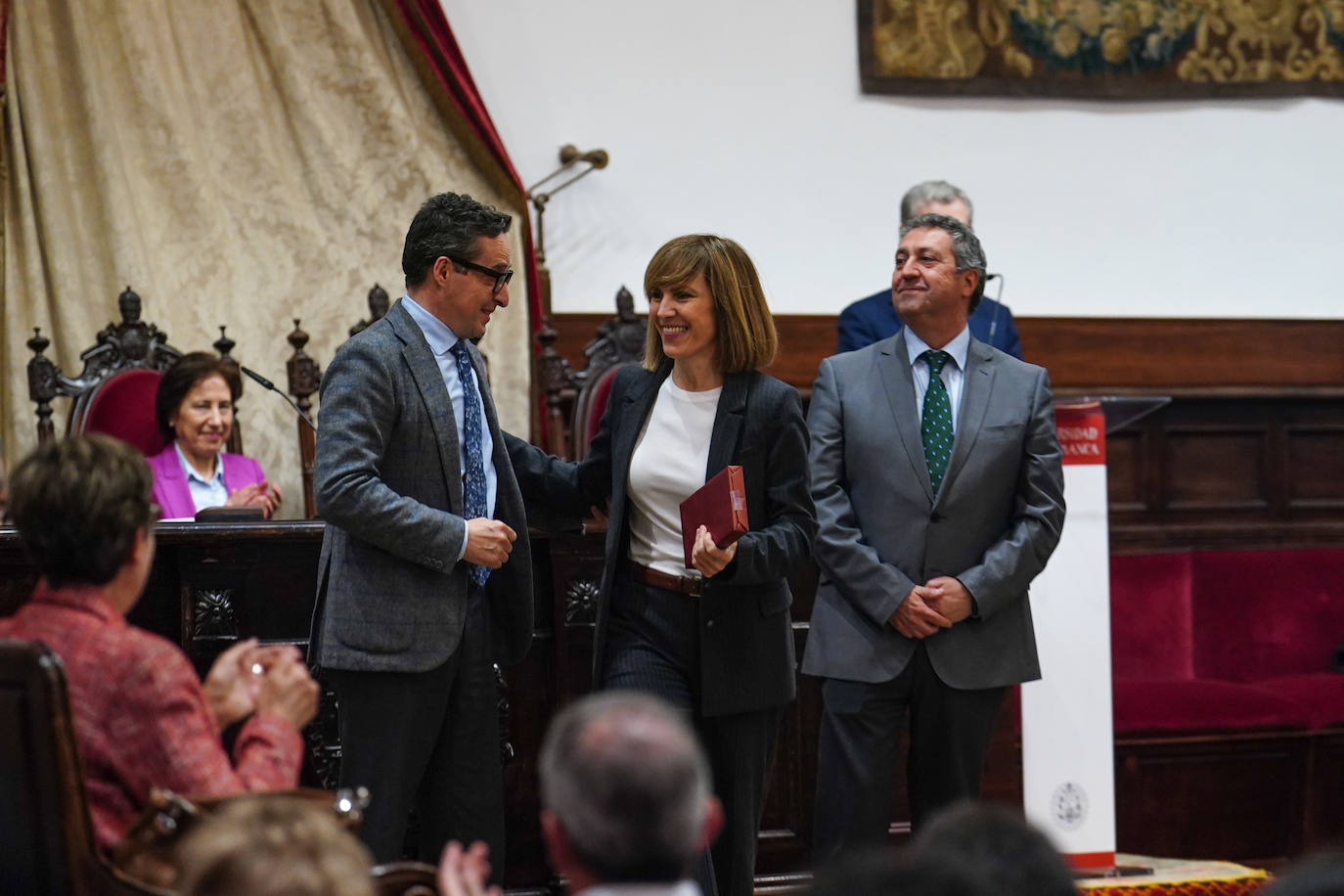 La Universidad rinde homenaje al personal técnico, de gestión y de administración y servicios