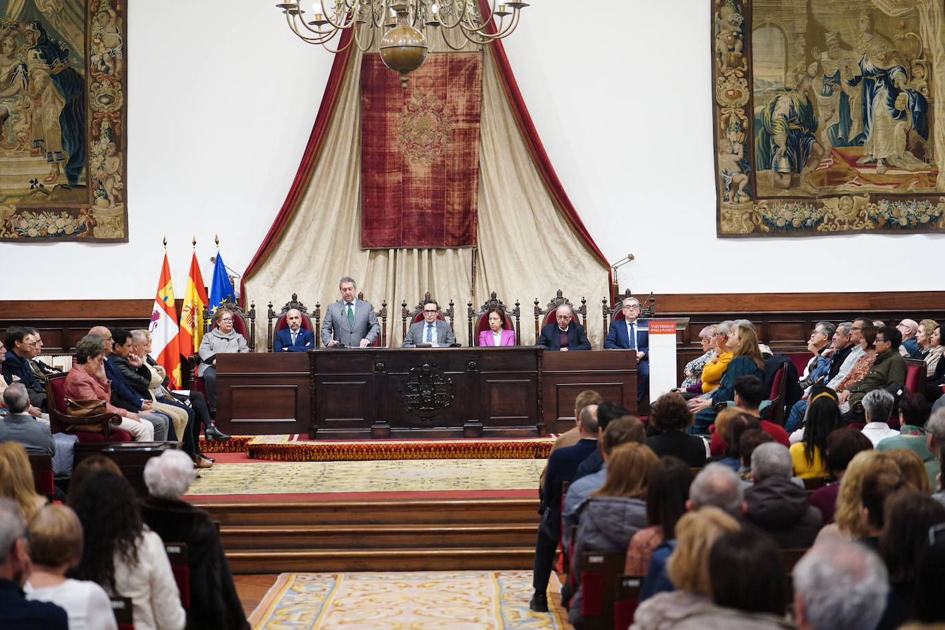 La Universidad rinde homenaje al personal técnico, de gestión y de administración y servicios