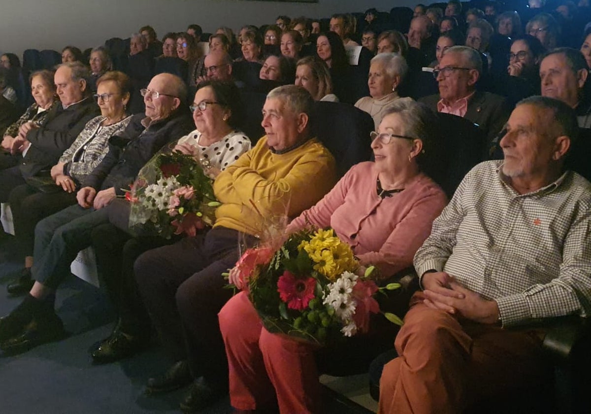 Las parejas que recibieron su homenaje en 2024 en Santa Marta de Tormes.