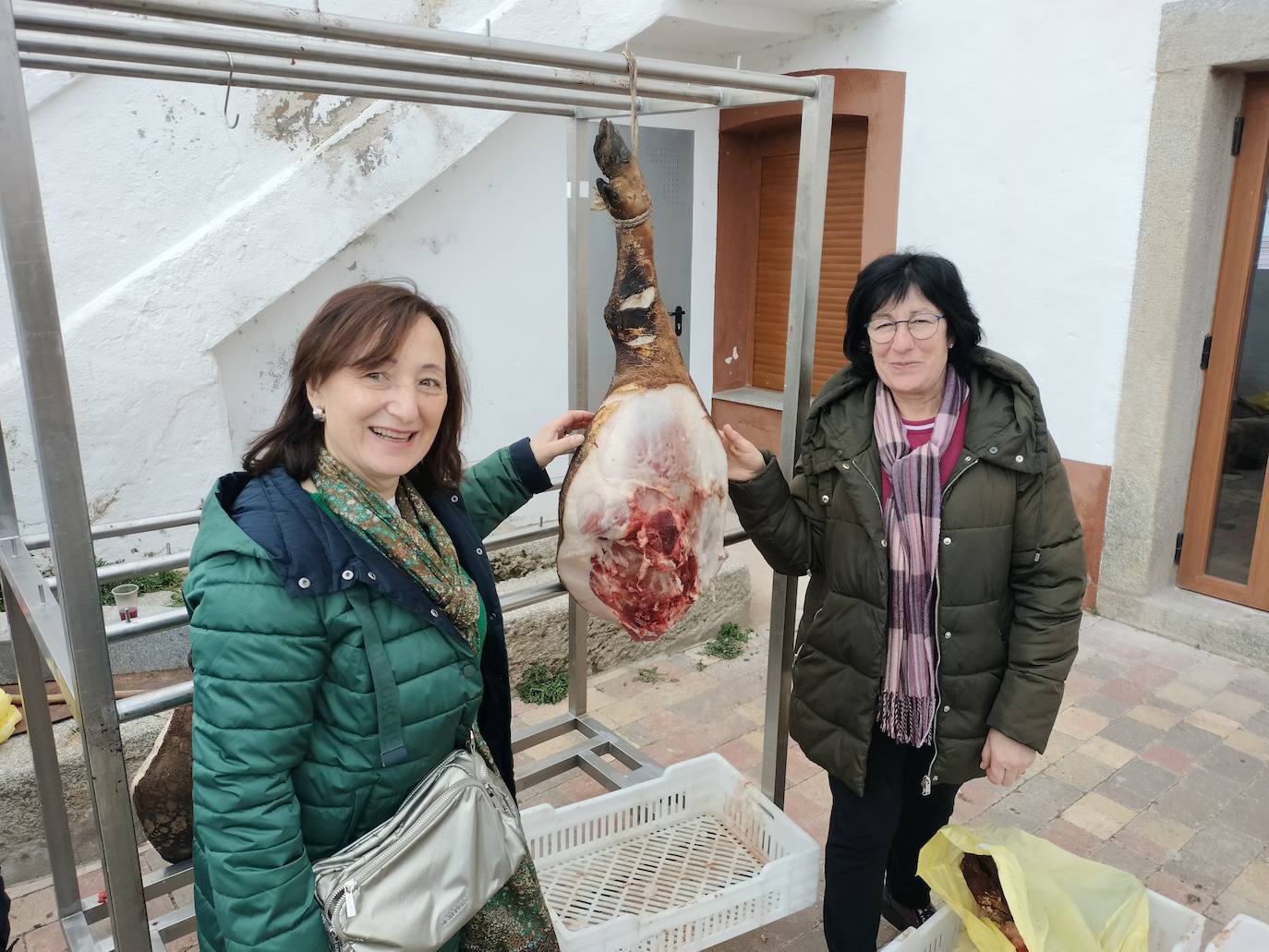 Santibáñez de Béjar disfruta de una multitudinaria fiesta de la matanza