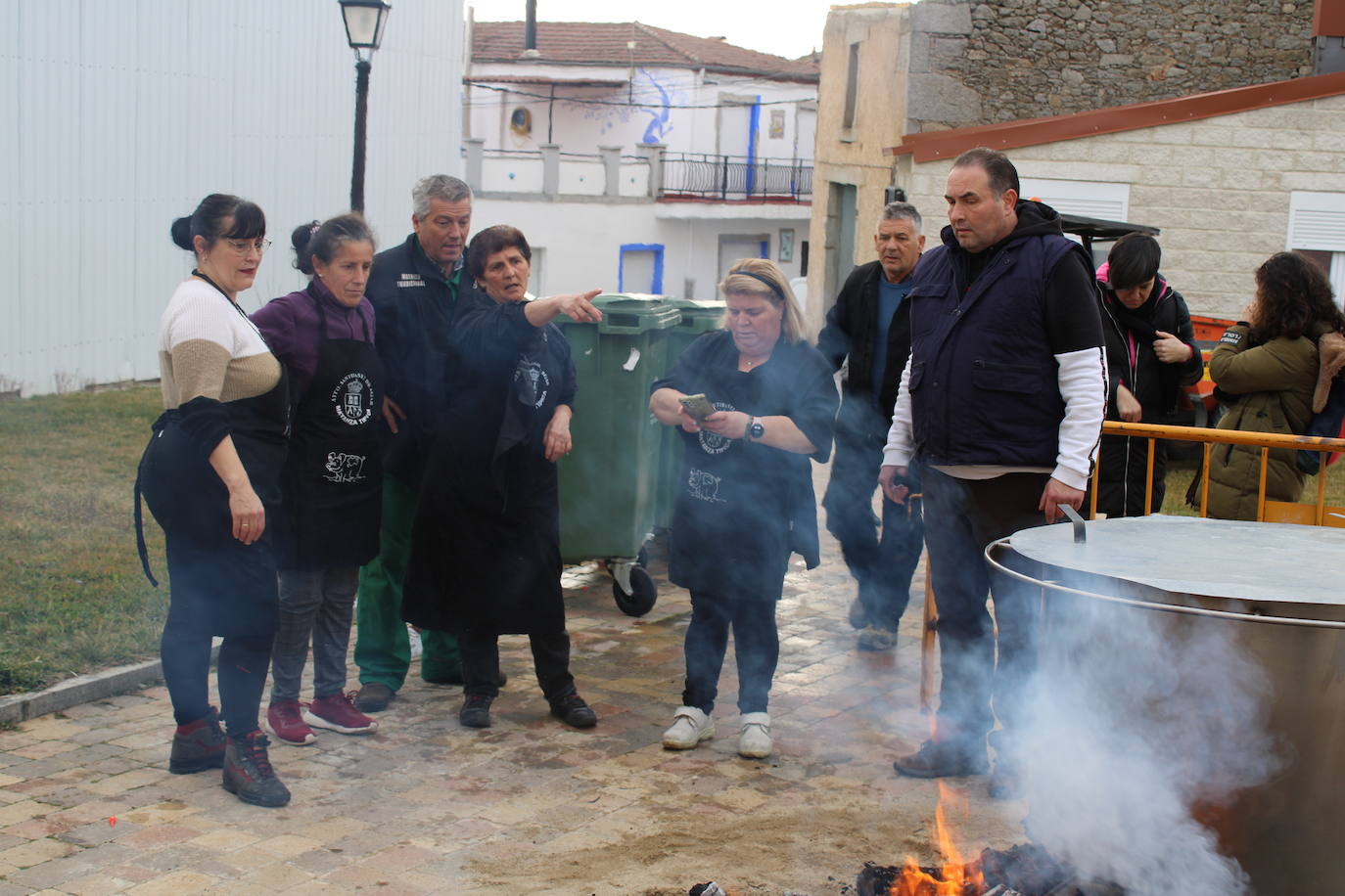 Santibáñez de Béjar disfruta de una multitudinaria fiesta de la matanza