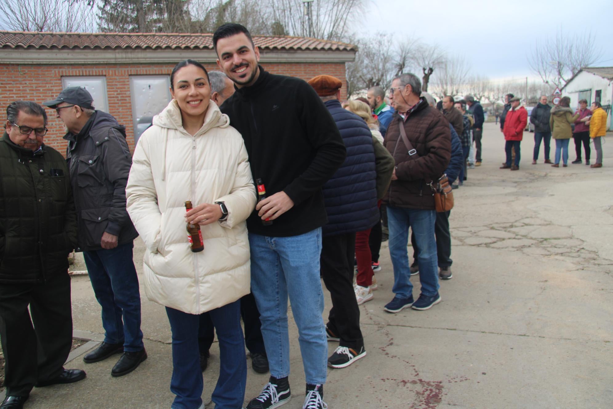 El público honra la fiesta de la matanza tradicional en Matilla de los Caños