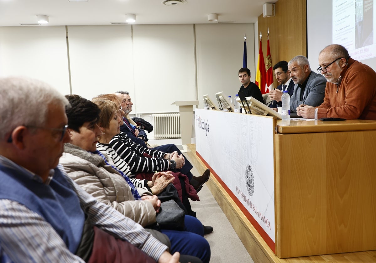 Francisco Villoria (con chaleco azul), guardia civil víctima de ETA en 1980.