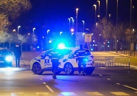 Agentes de la Policía Local en una intervención anterior en las calles de Salamanca.