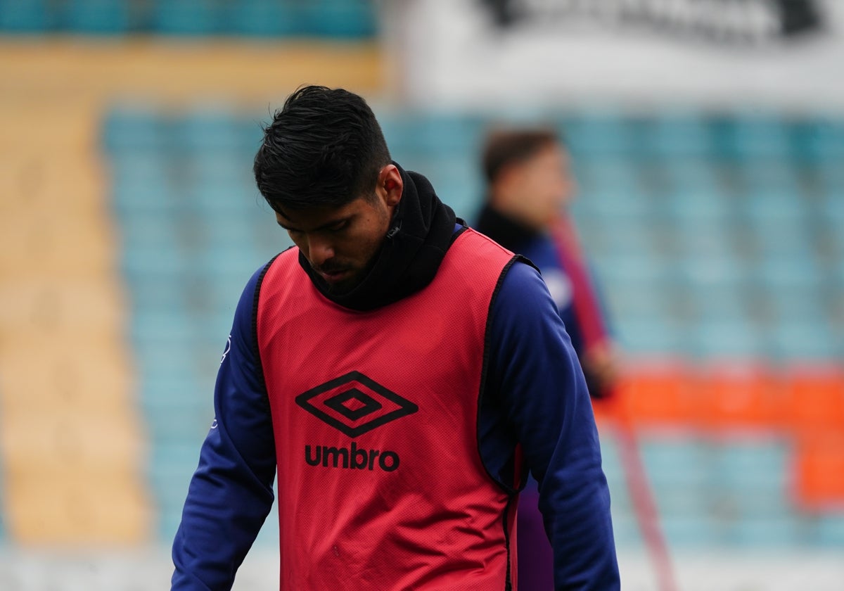 Martín Galván, cabizbajo, durante el entrenamiento de este martes en el interior del Helmántico.