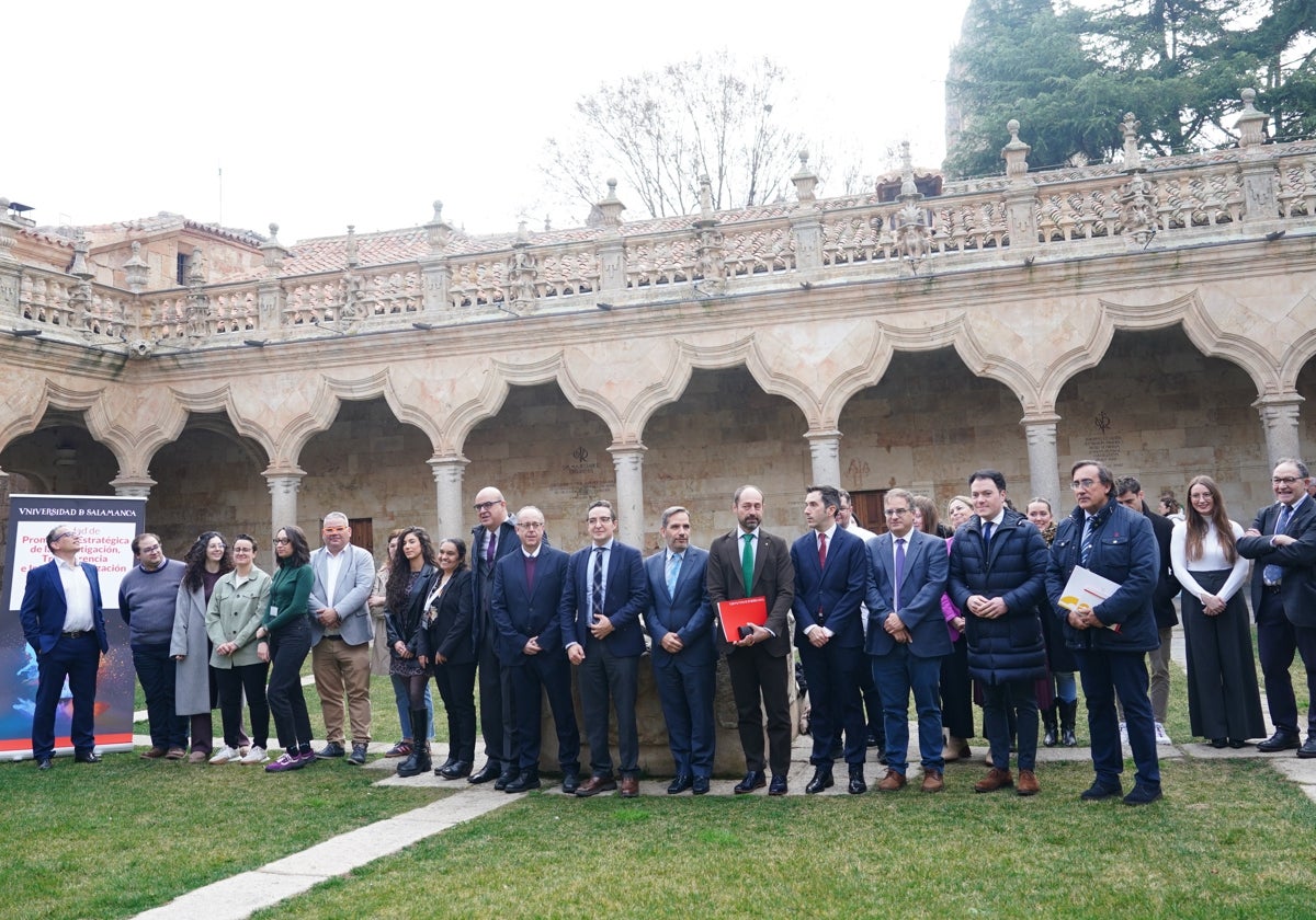 Acuerdo en el Patio de Escuelas Menores de la Universidad.