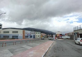 Imagen del acceso norte a la ciudad por la zona comercial, una de las más problemáticas en materia de tráfico y seguridad.