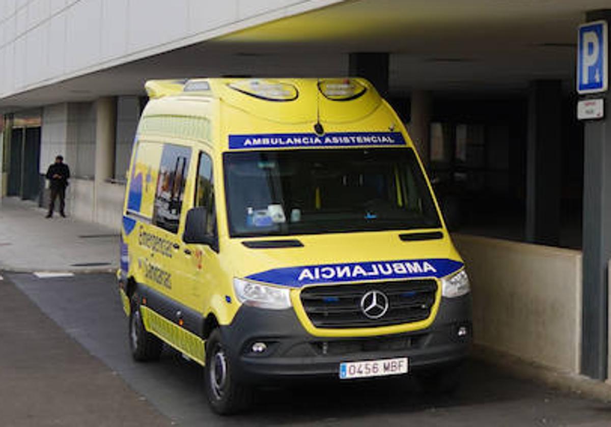 Una ambulancia, en el Hospital de Urgencias.