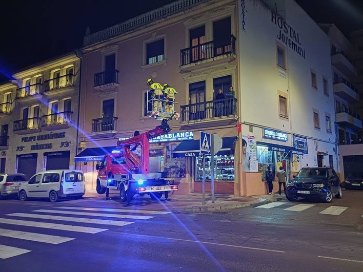 Los Bomberos en el Hostal.