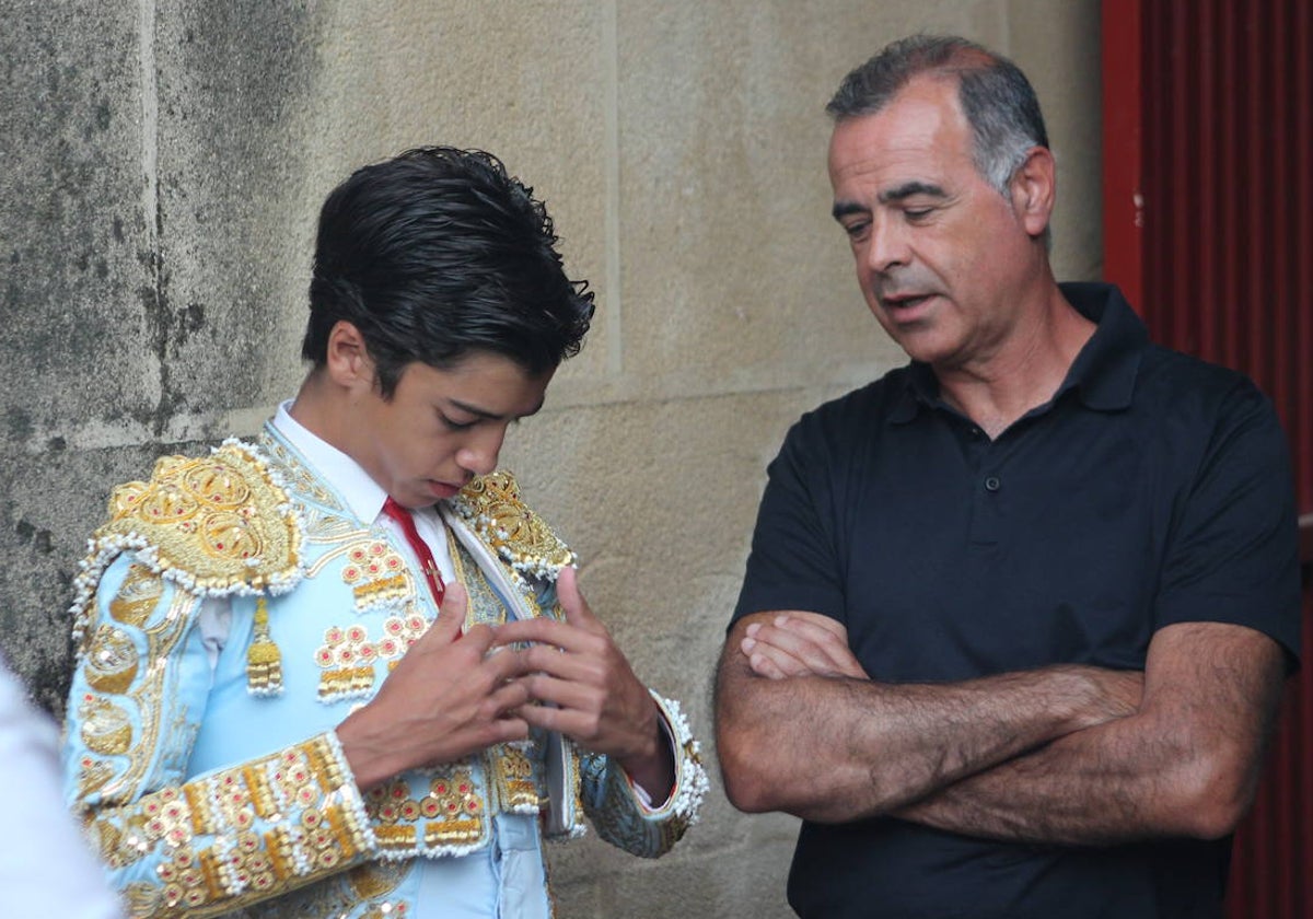 Marco Pérez, junto a José Ramón Martín en el patio de cuadrillas de Plasaencia.