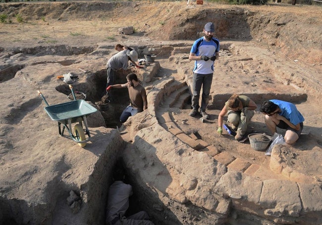 Excavación en los terrenos del antiguo colegio mayor Nuestra Señora de Guadalupe.