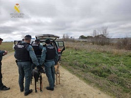 Agentes de la Guardia Civil, en la detención.