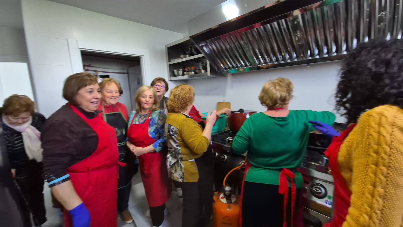 Animado encuentro intergeneracional en torno a la fiesta de la matanza en Rágama