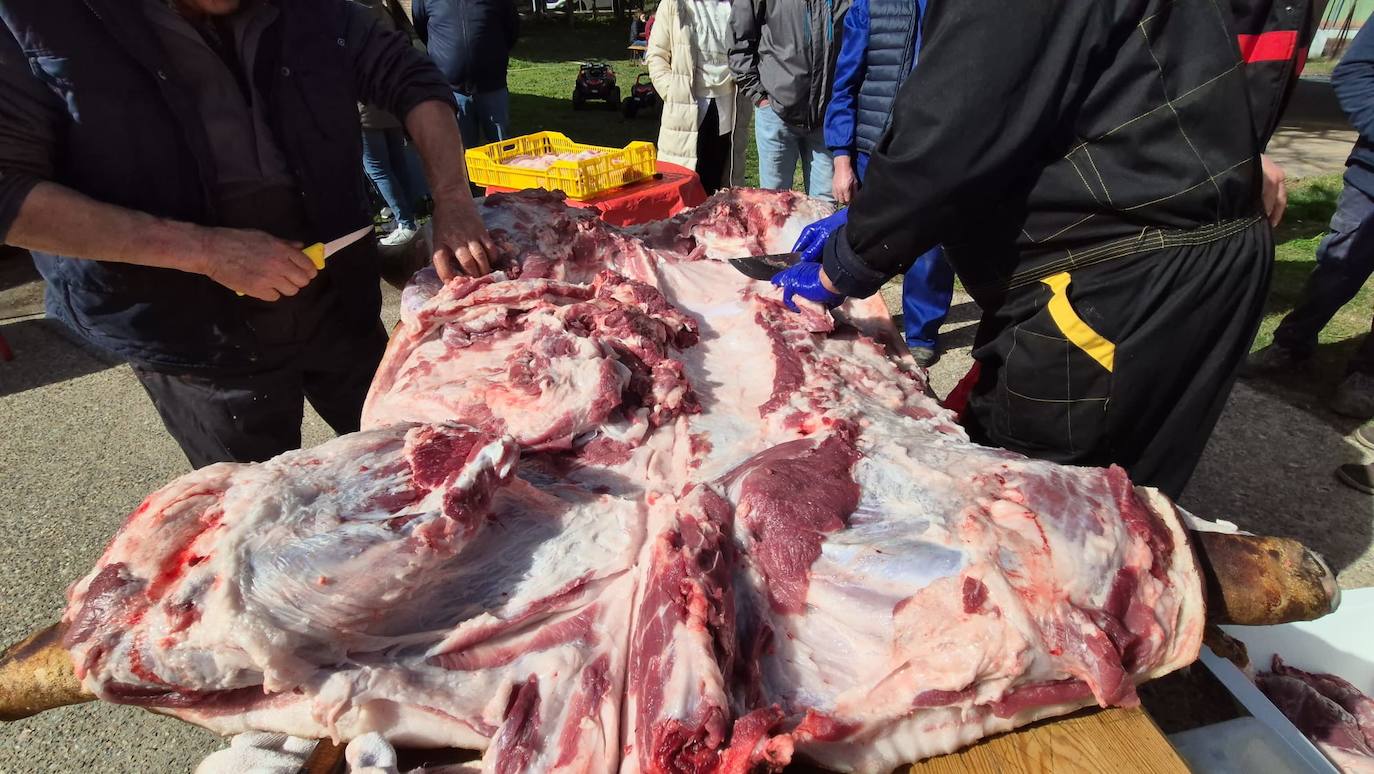 Animado encuentro intergeneracional en torno a la fiesta de la matanza en Rágama