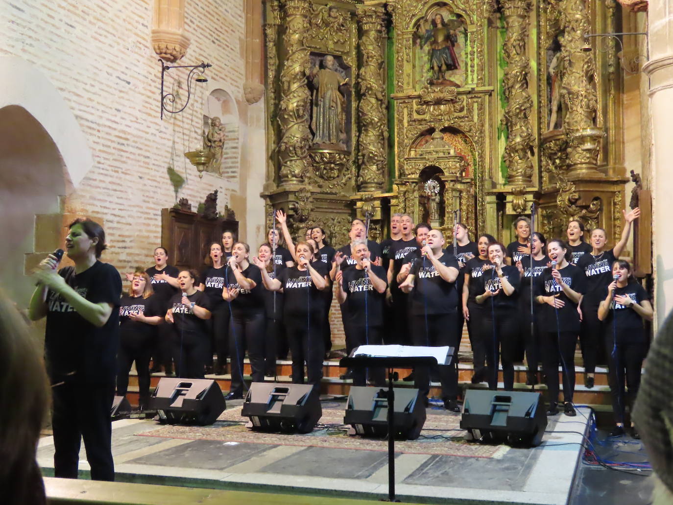 La iglesia de Zorita de la Frontera se llena con la música gospel