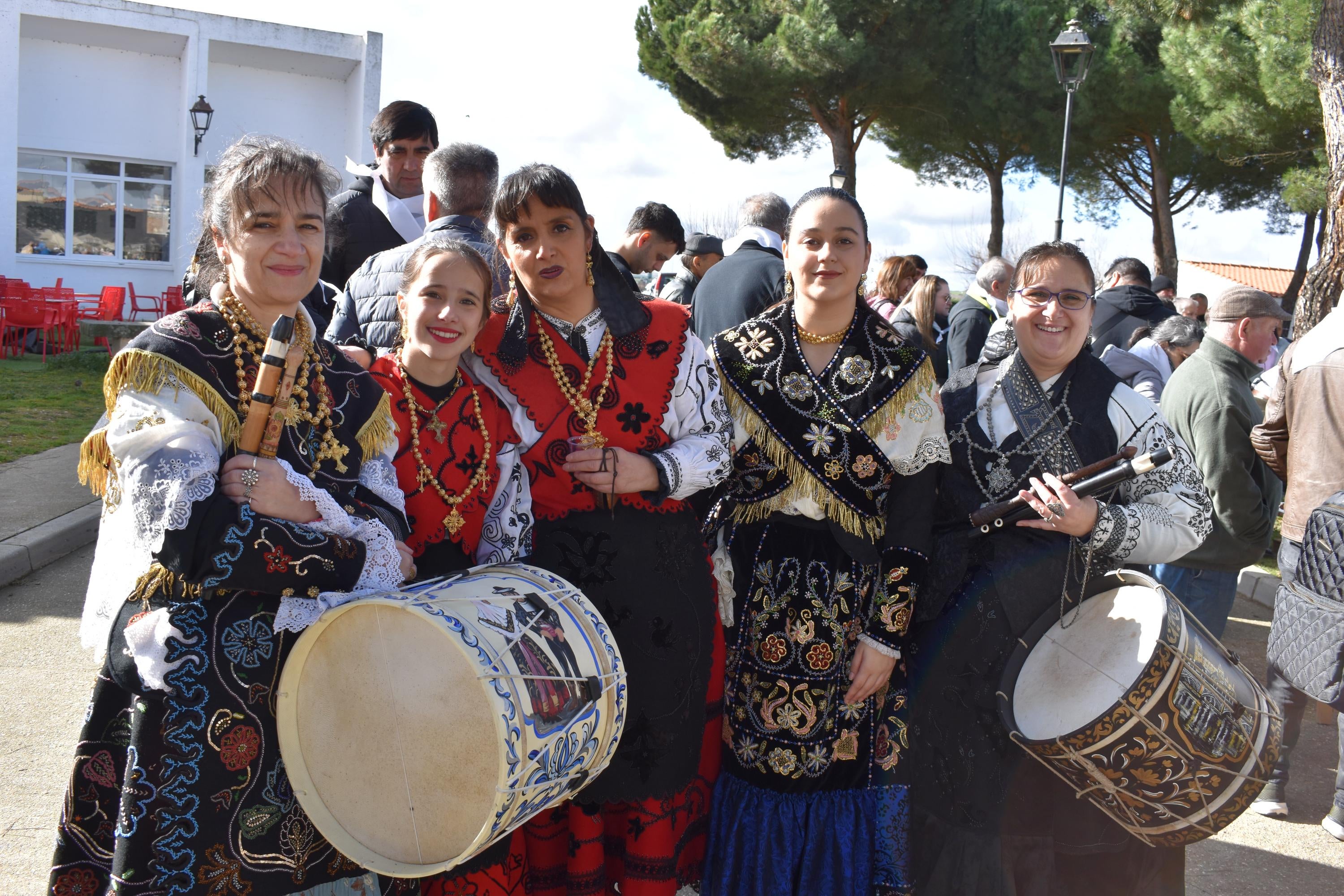 Fiesta de estreno en torno al cerdo en Nuevo Francos con más de 300 comensales