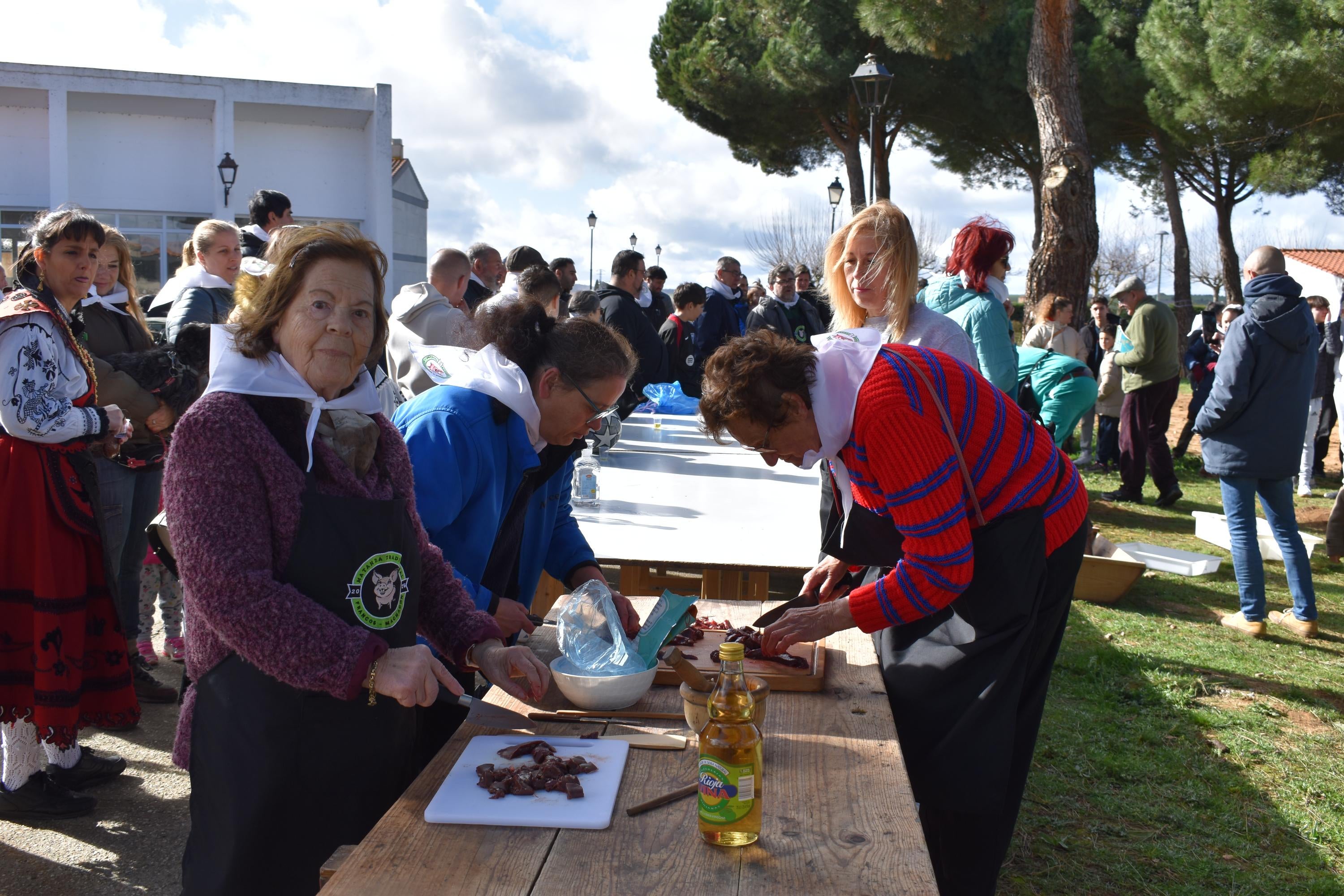 Fiesta de estreno en torno al cerdo en Nuevo Francos con más de 300 comensales