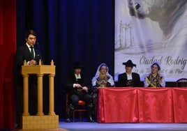 López Chaves durante el pregon en el teatro