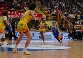 Marija Lekovic, con el balón en su primer partido en Würzburg.