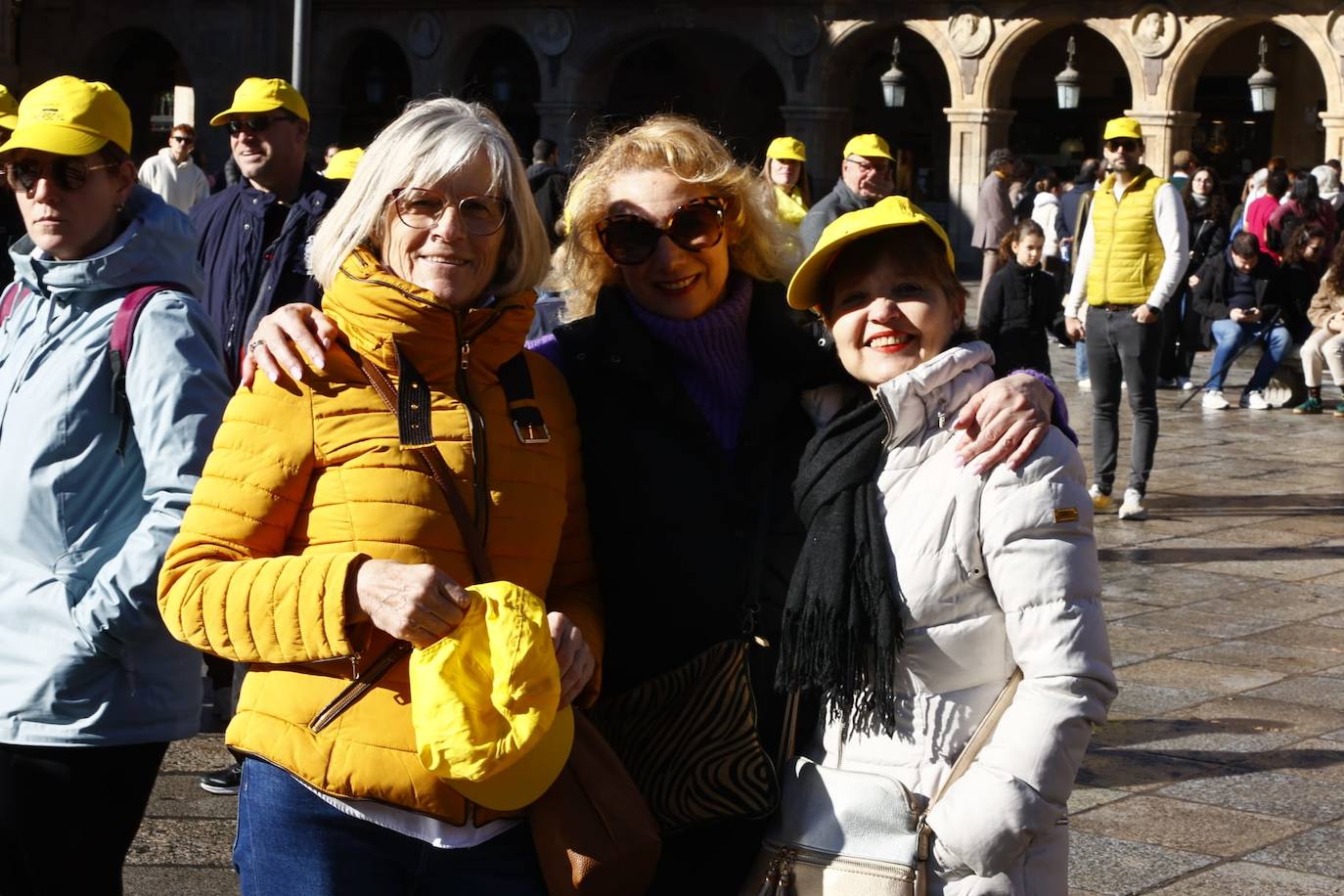 La marcha solidaria por las enfermedades raras &#039;tiñe&#039; de amarillo las calles de Salamanca