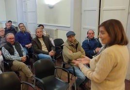 Imagen de la alcaldesa de Peñaranda durante la reunión.