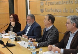 Parte del equipo de Gobierno, instantes previos al inicio del pleno extraordinario.