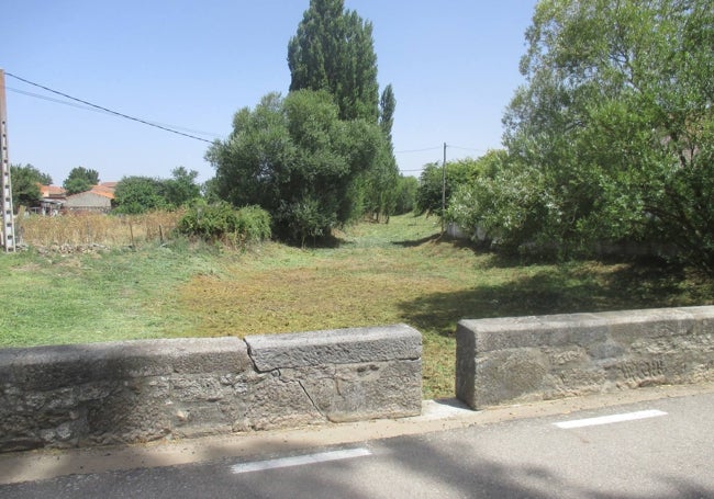 Limpieza del cauce en La Fuente de San Esteban.