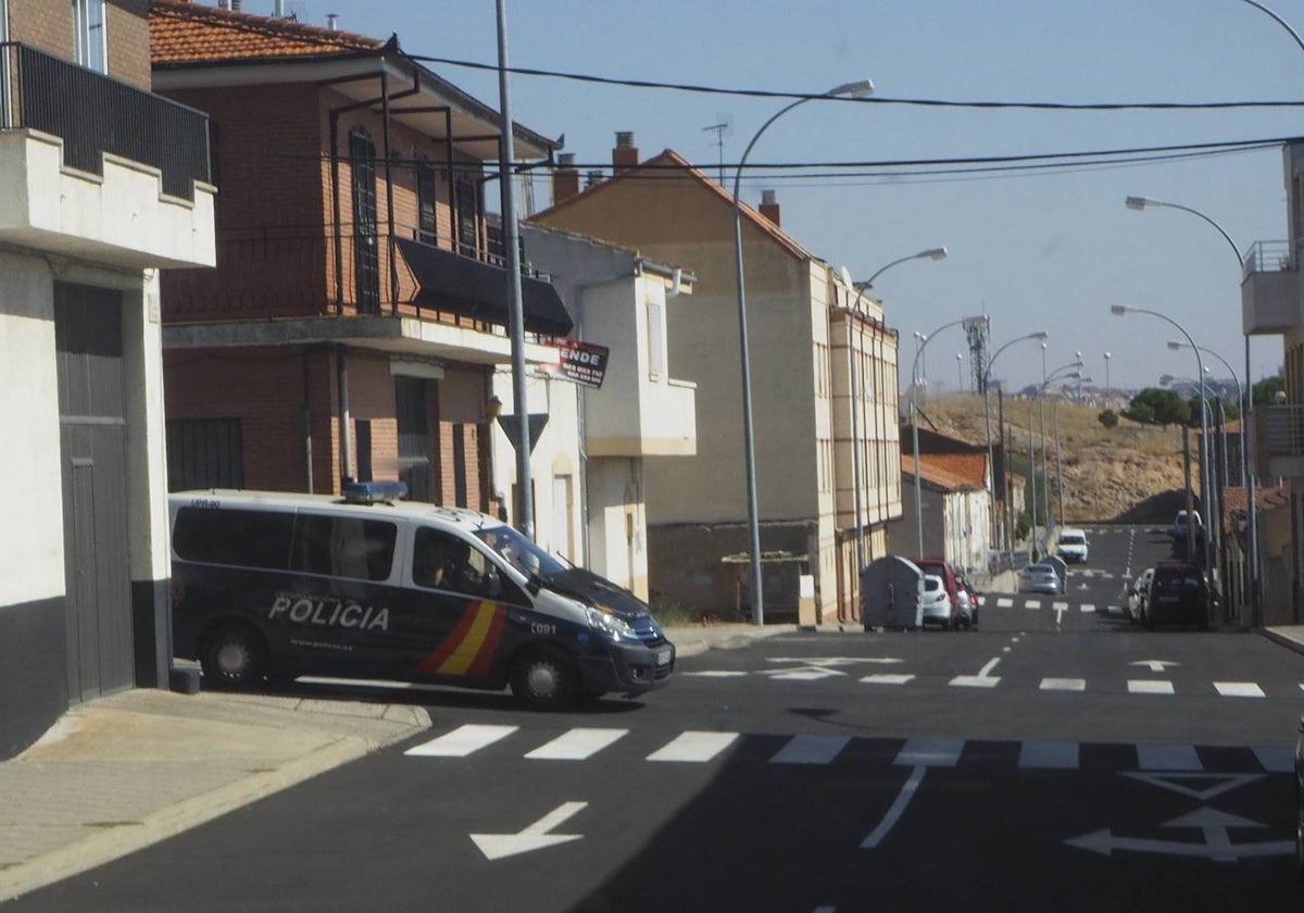 La Policía patrulla por la zona donde ocurrieron los hechos.