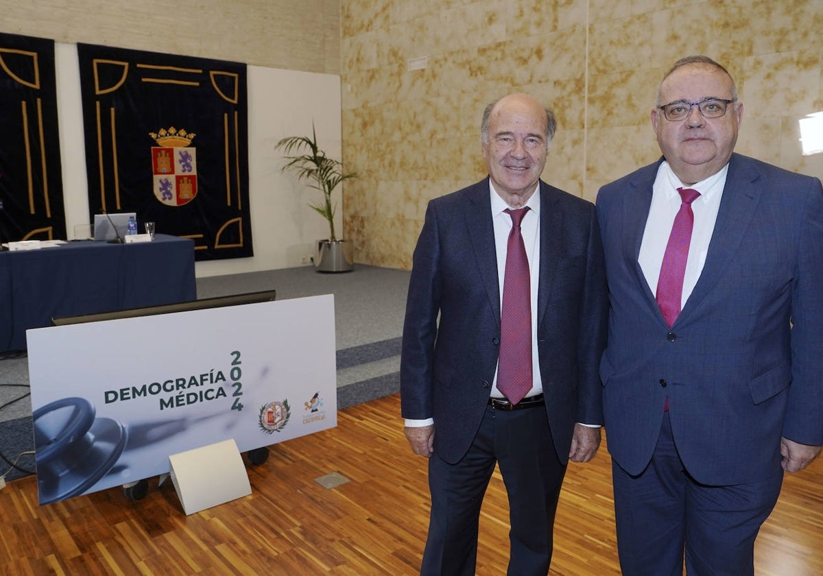 Imagen de archivo del presidente de los médicos, José Luis Díaz Villarig, y el consejero, Alejandro Vázquez.