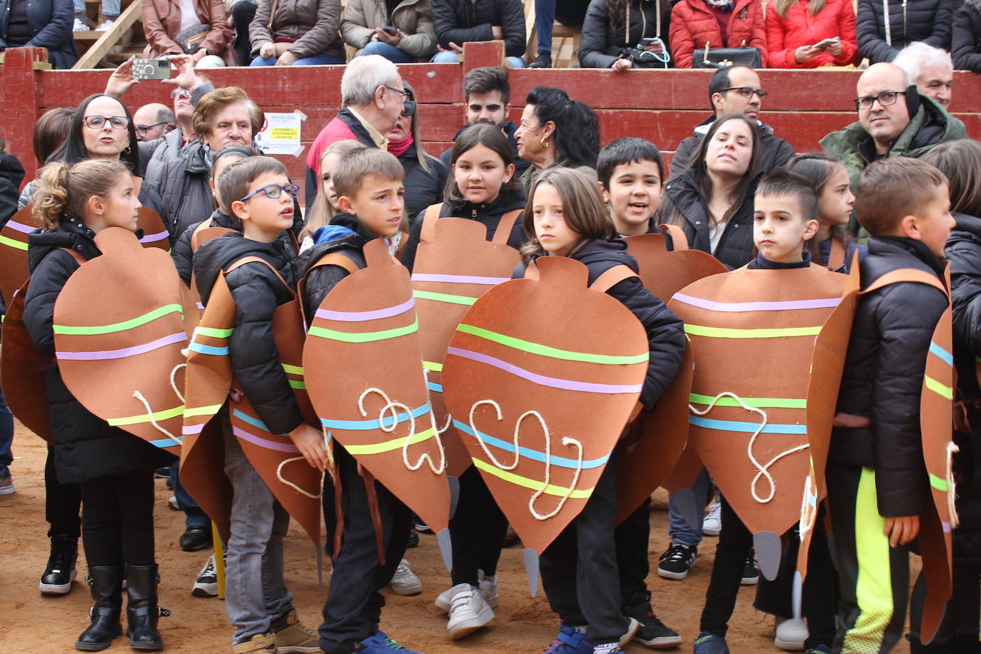 Los más pequeños dan el pistoletazo de salida al Carnaval del Toro