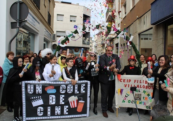 Momento del inicio oficial del desfile conjunto de los dos centros