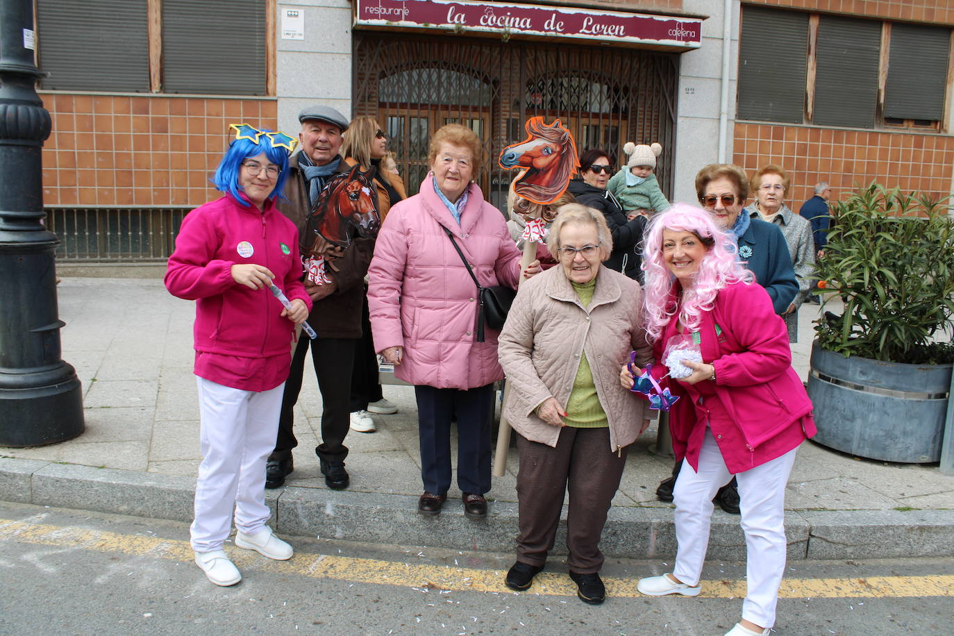 El desfile escolar hace vibrar a Guijuelo con una jornada llena de colorido y música