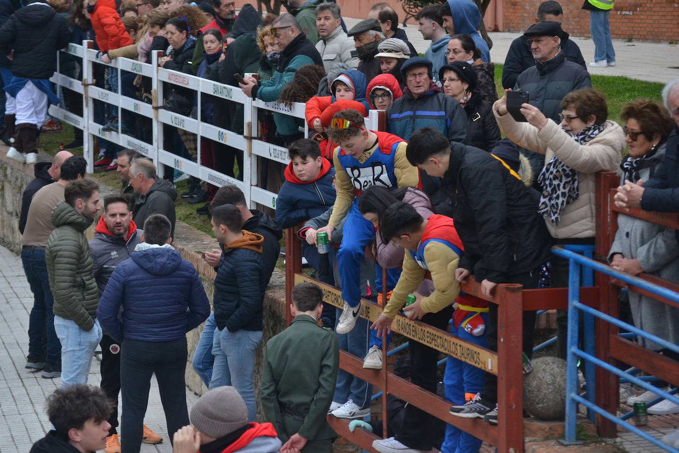 El primer encierro del Carnaval del Toro se salda con un corredor herido