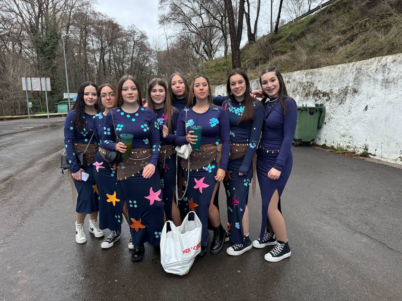 Multitudinaria fiesta de Carnaval en Béjar aún sin desfile por la lluvia