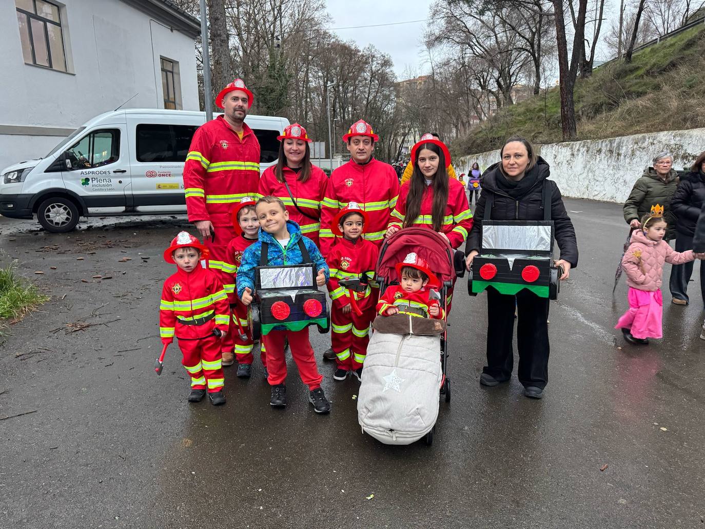 Multitudinaria fiesta de Carnaval en Béjar aún sin desfile por la lluvia