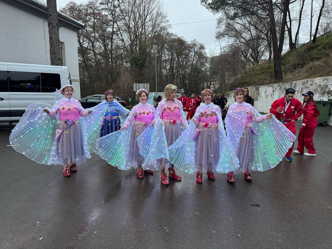 Multitudinaria fiesta de Carnaval en Béjar aún sin desfile por la lluvia