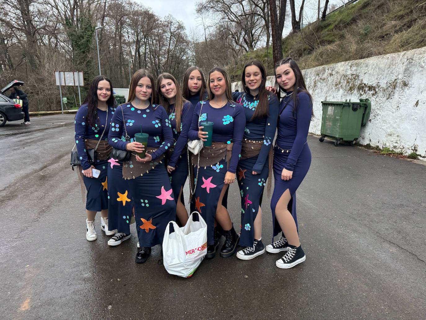 Multitudinaria fiesta de Carnaval en Béjar aún sin desfile por la lluvia