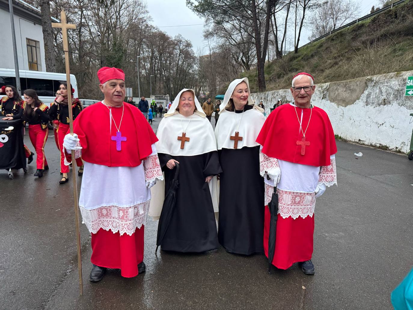 Multitudinaria fiesta de Carnaval en Béjar aún sin desfile por la lluvia