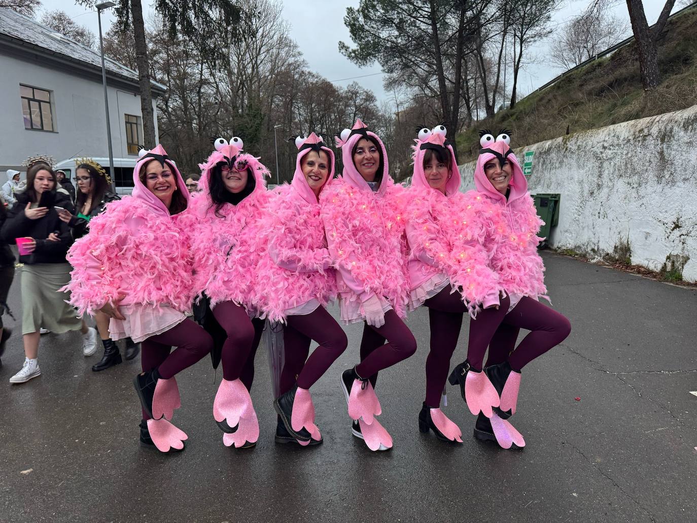 Multitudinaria fiesta de Carnaval en Béjar aún sin desfile por la lluvia