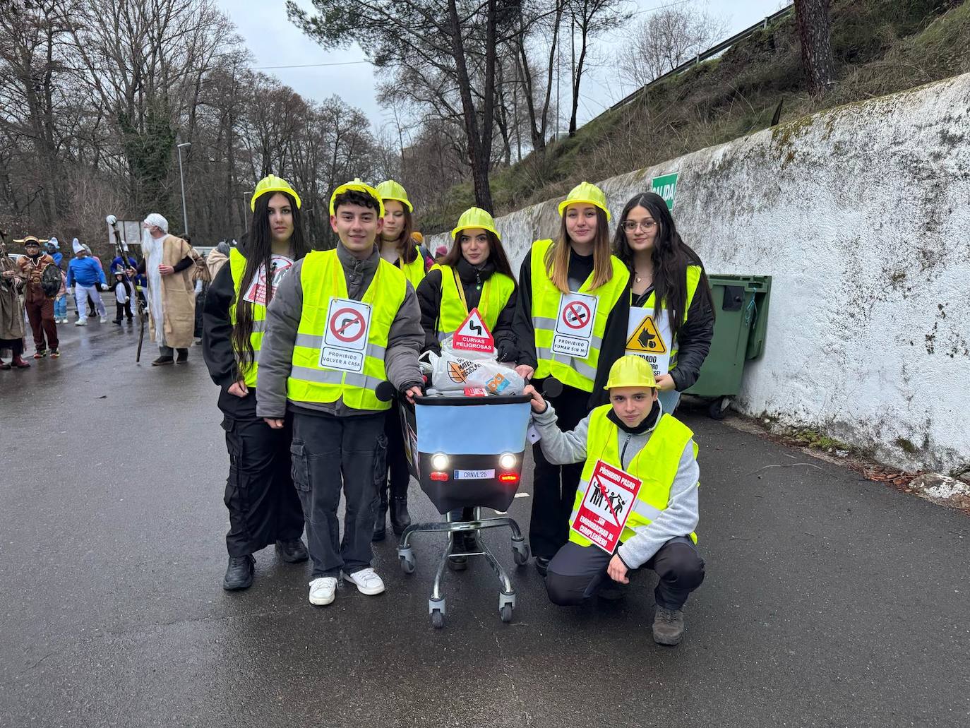 Multitudinaria fiesta de Carnaval en Béjar aún sin desfile por la lluvia