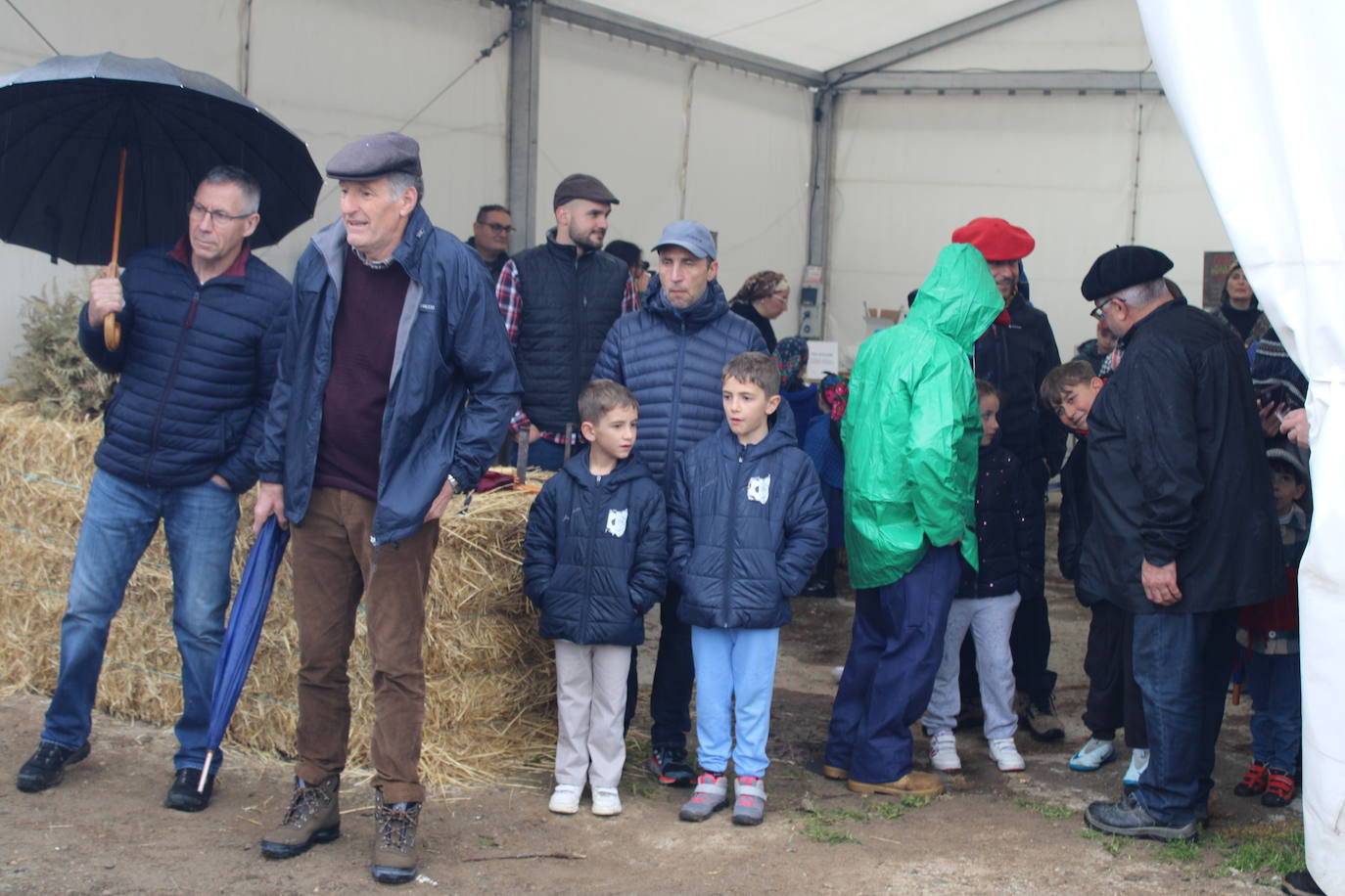 Peromingo disfruta de su fiesta matancera aún con lluvia