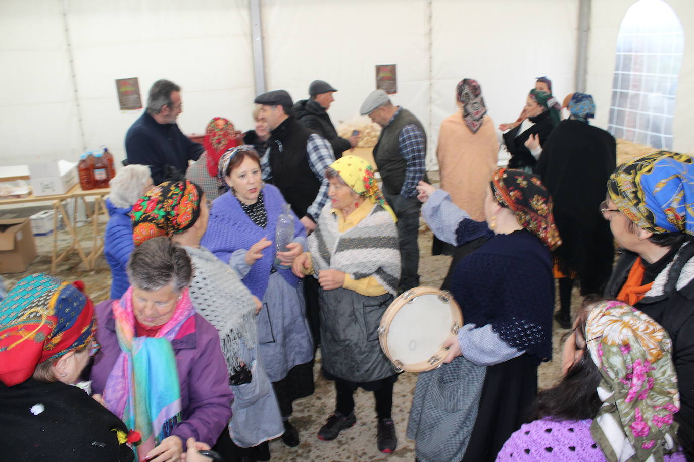 Peromingo disfruta de su fiesta matancera aún con lluvia