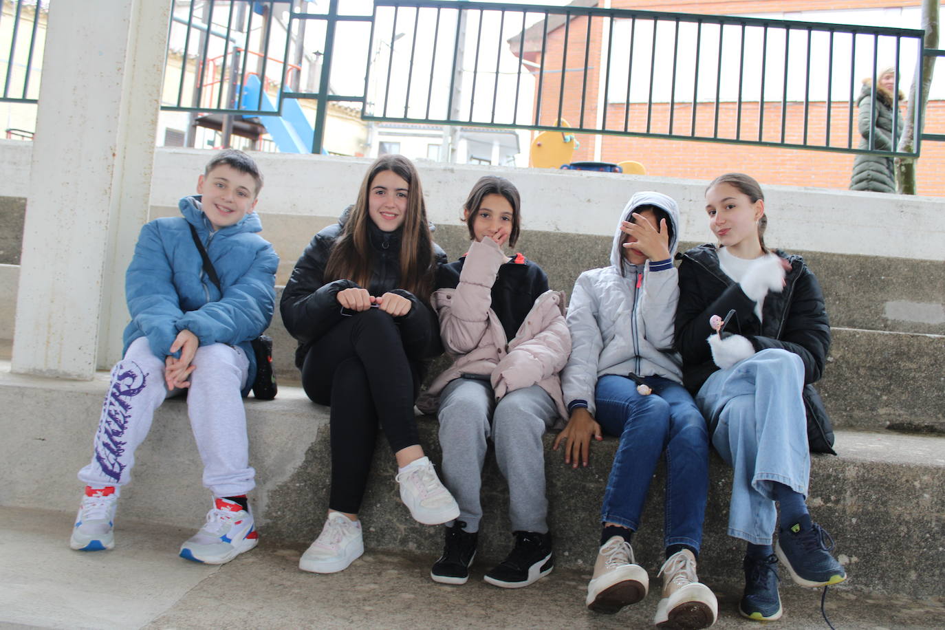 Cespedosa de Tormes rinde homenaje a su grupo de danzas en la matanza tradicional