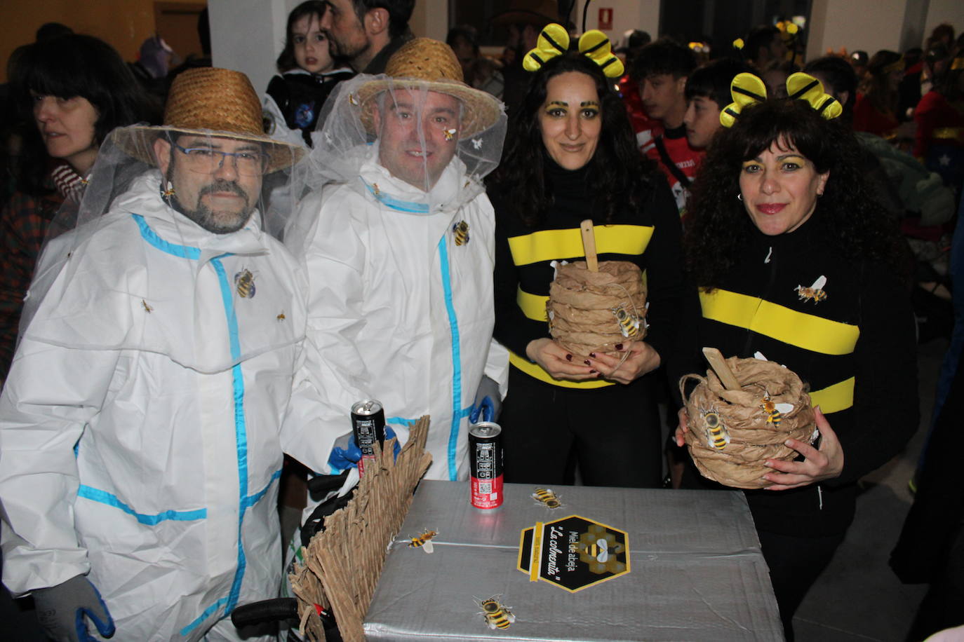 Multitudinaria fiesta de Carnaval en Béjar aún sin desfile por la lluvia