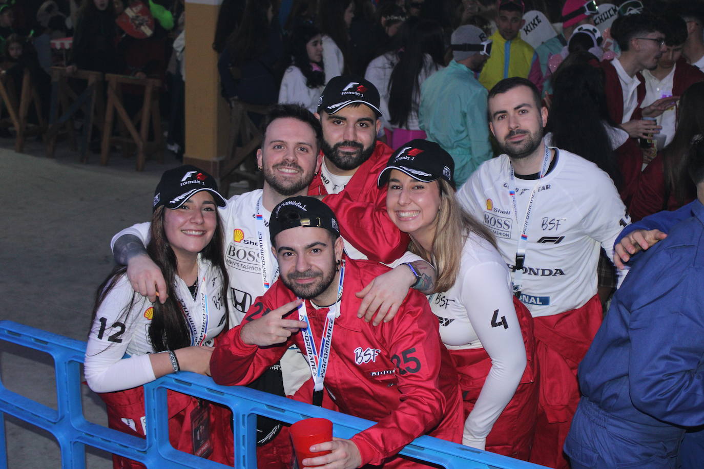 Multitudinaria fiesta de Carnaval en Béjar aún sin desfile por la lluvia