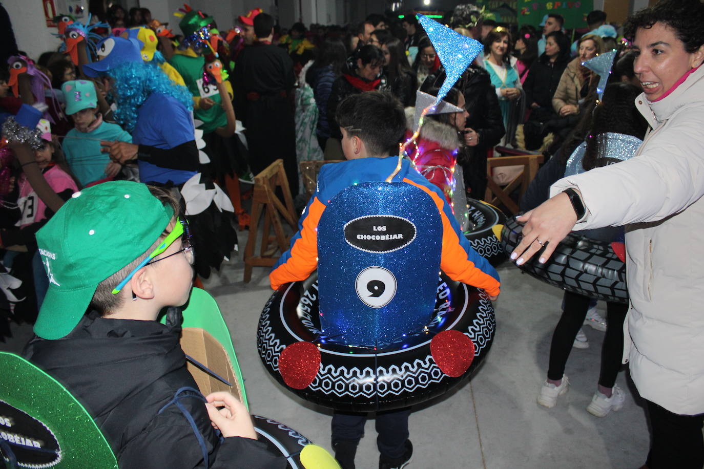 Multitudinaria fiesta de Carnaval en Béjar aún sin desfile por la lluvia